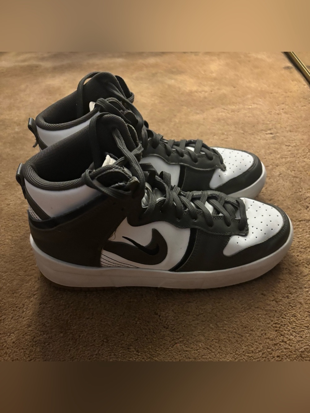 Nike Dunk High
Up Cargo Khaki